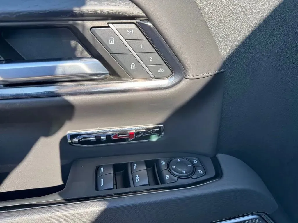 GMC Sierra photo 13