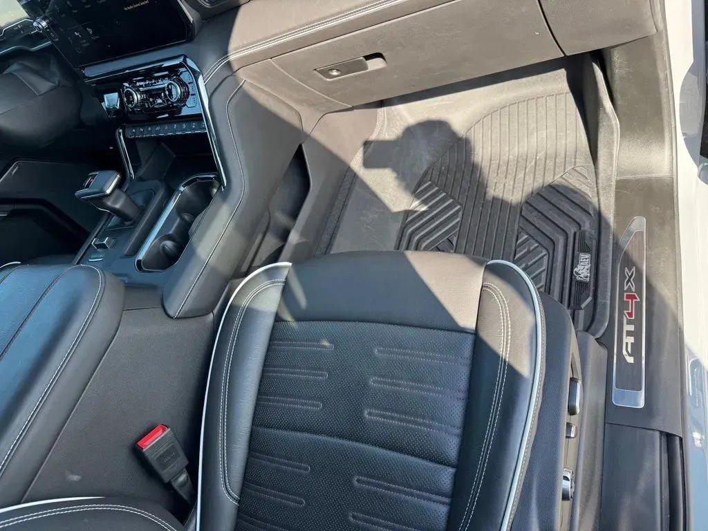 GMC Sierra photo 15