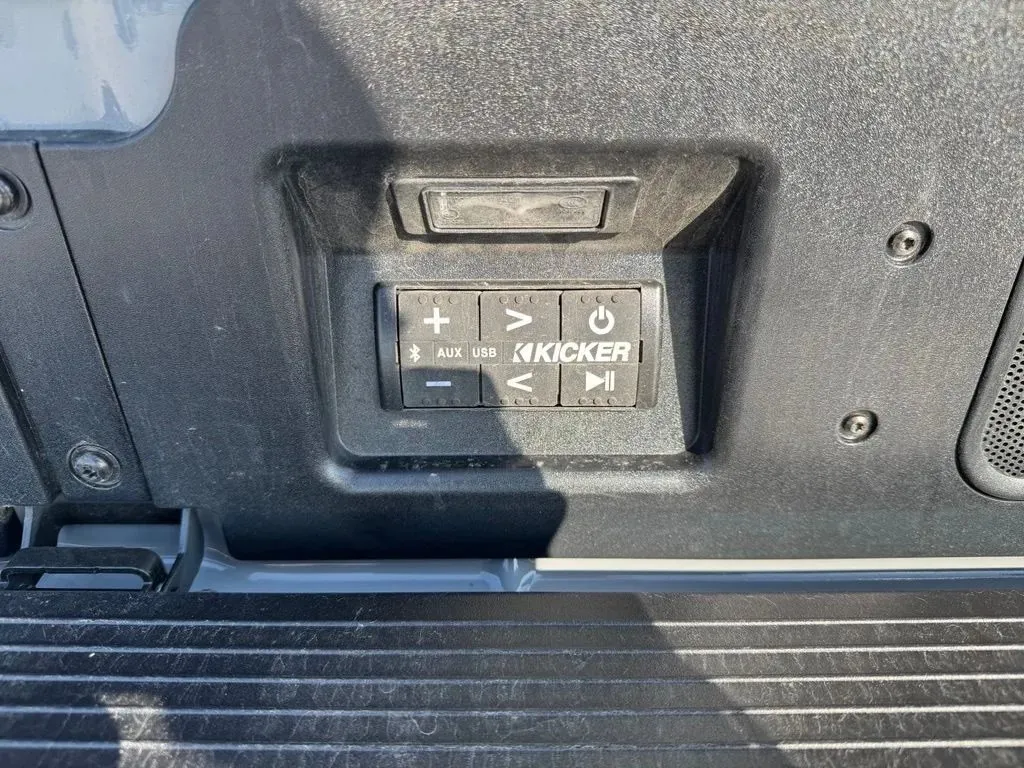 GMC Sierra photo 35