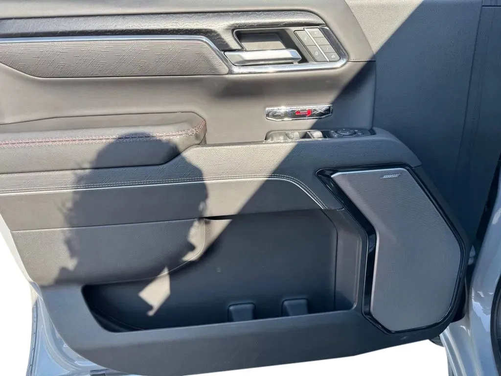 GMC Sierra photo 12