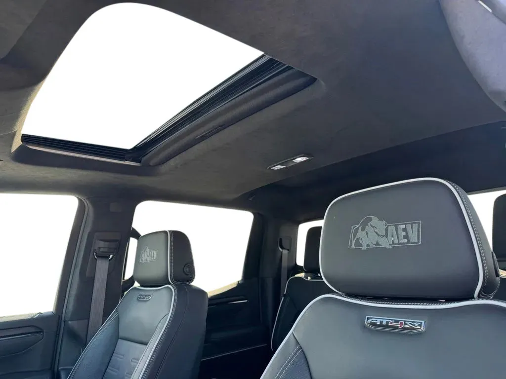 GMC Sierra photo 11