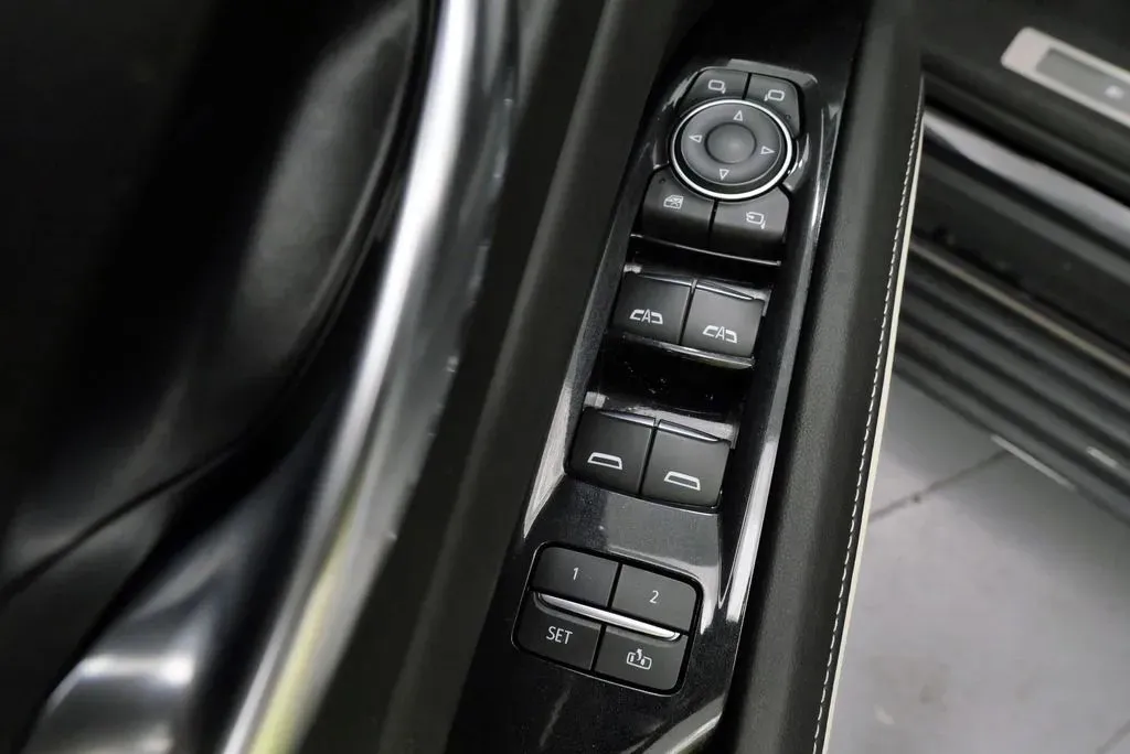 Cadillac Escalade photo 13