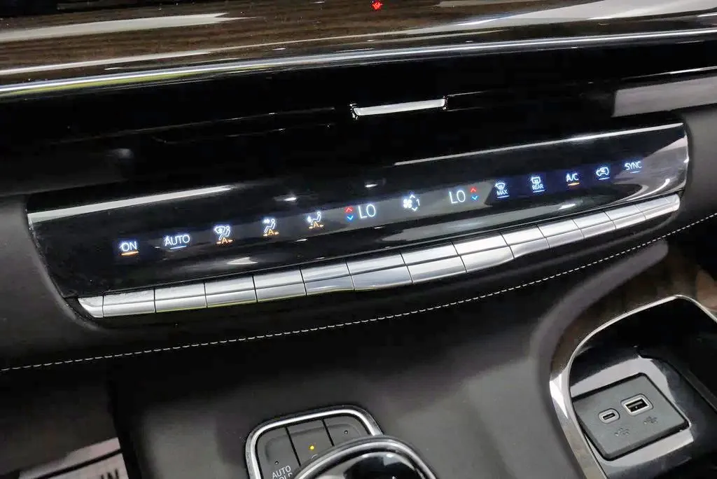 Cadillac Escalade photo 31