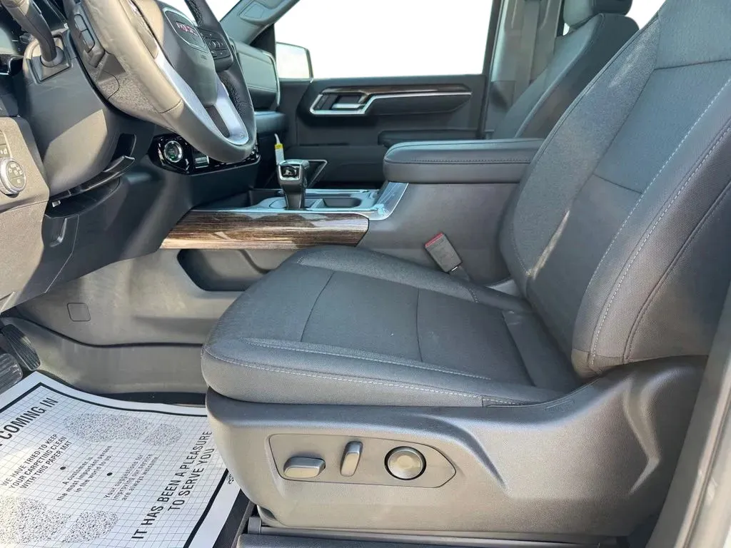 GMC Sierra photo 9