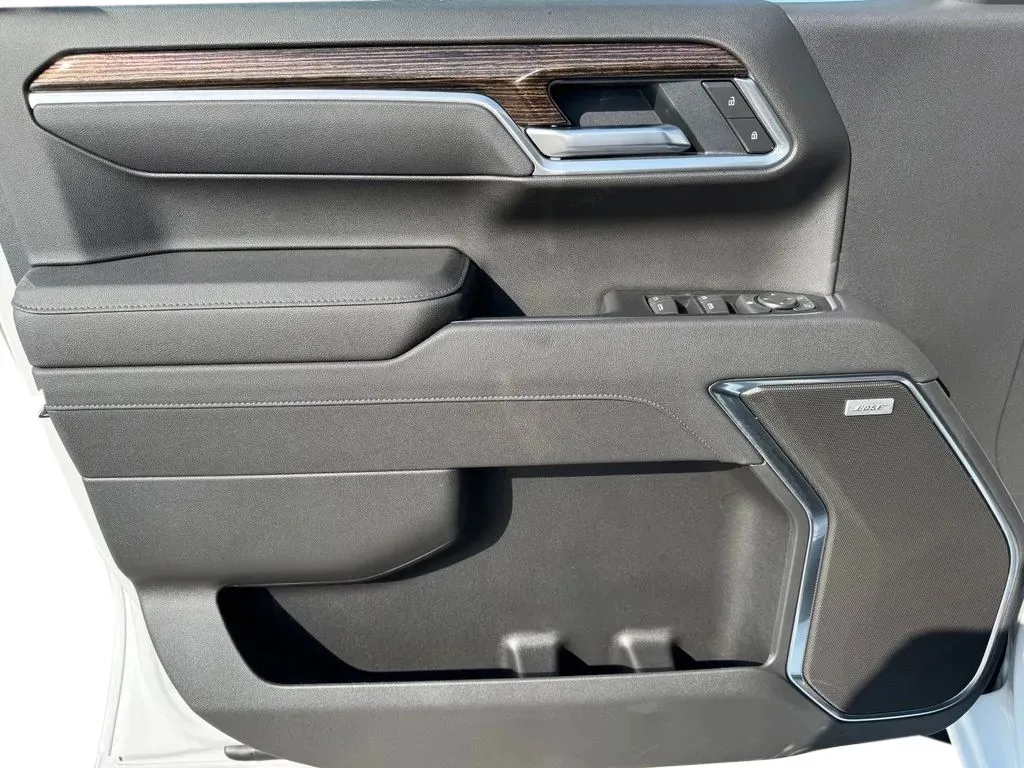 GMC Sierra photo 11