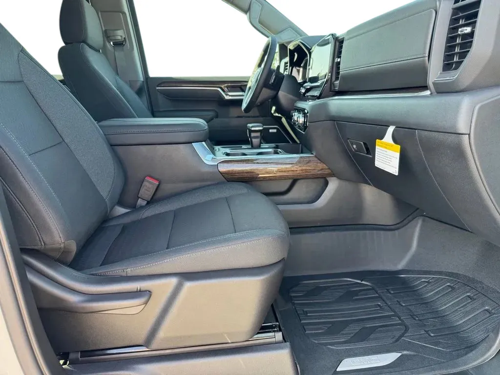 GMC Sierra photo 12