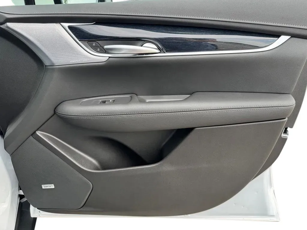 Cadillac XT5 photo 16