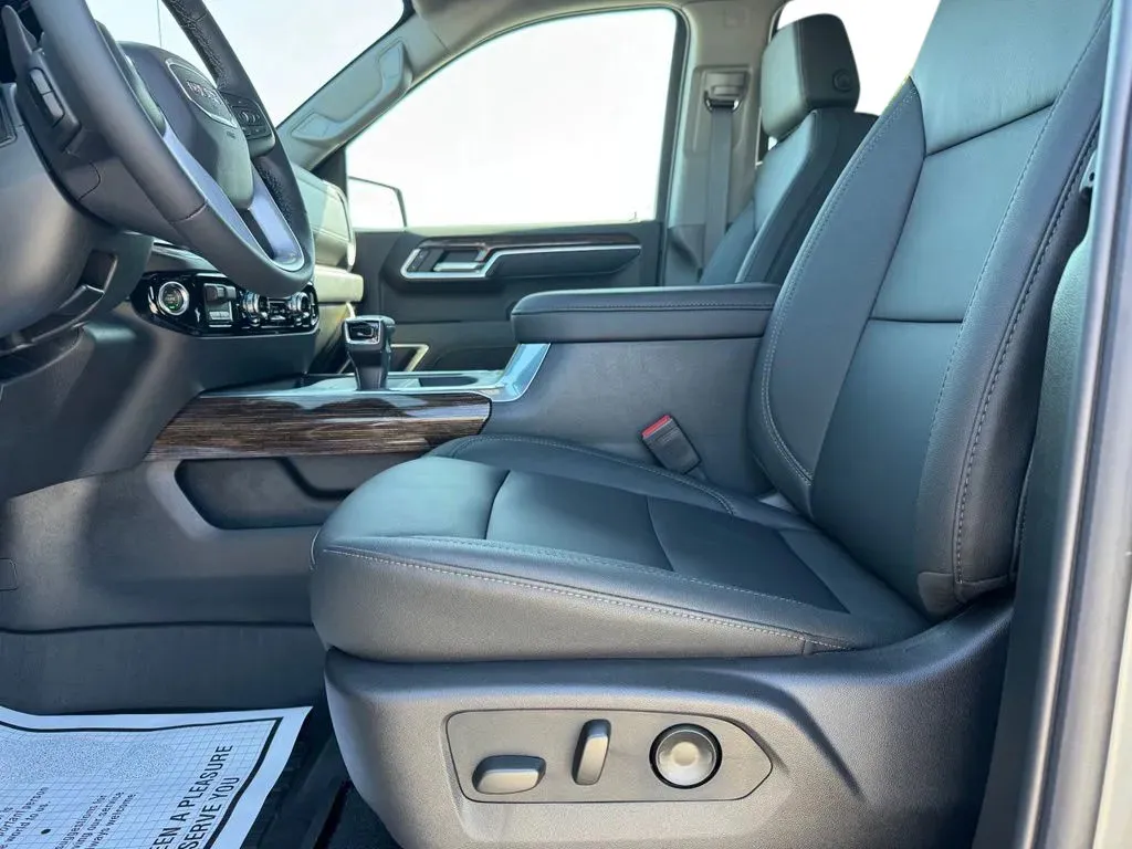 GMC Sierra photo 9