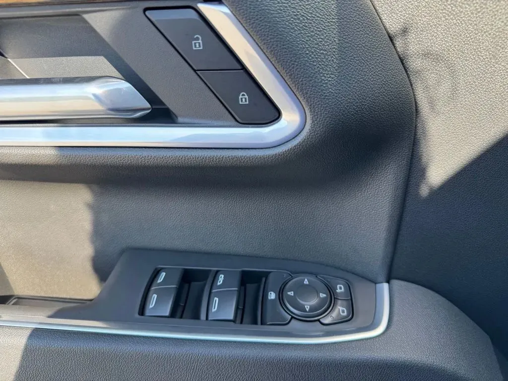 GMC Sierra photo 12