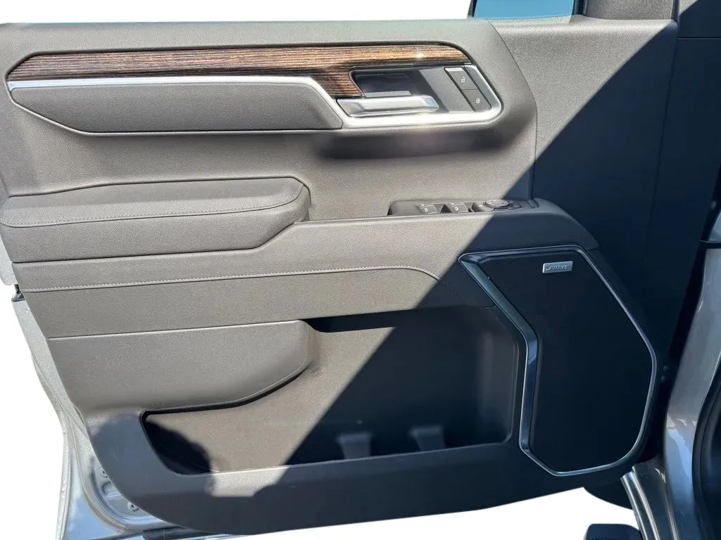 GMC Sierra photo 11