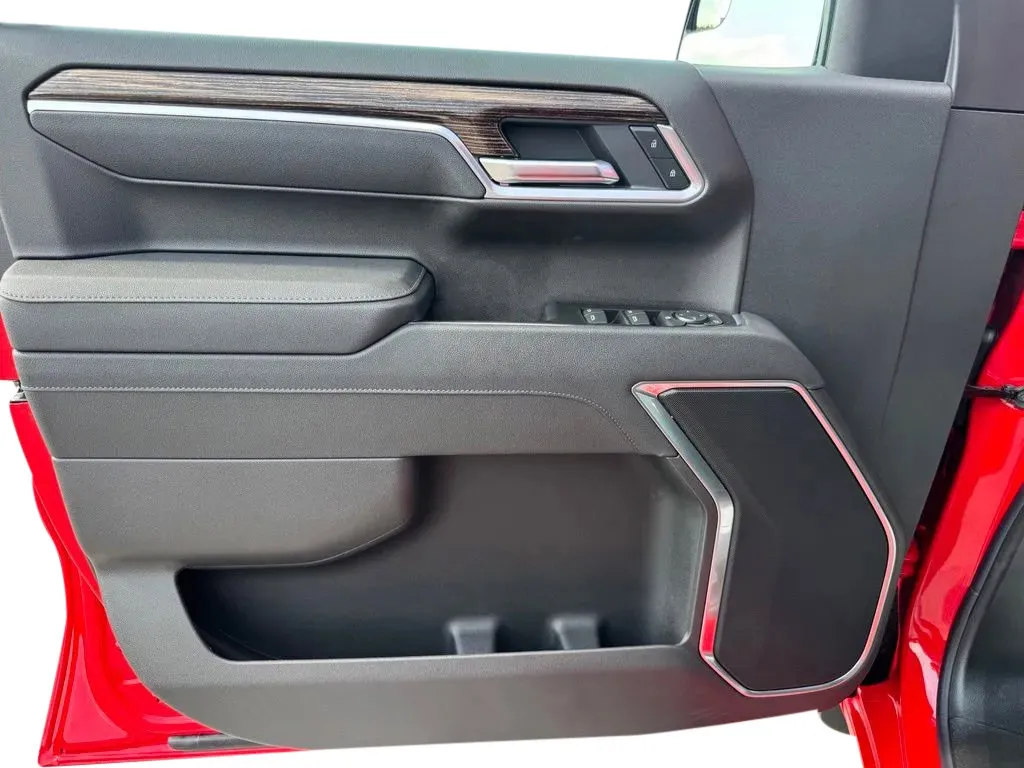 GMC Sierra photo 11