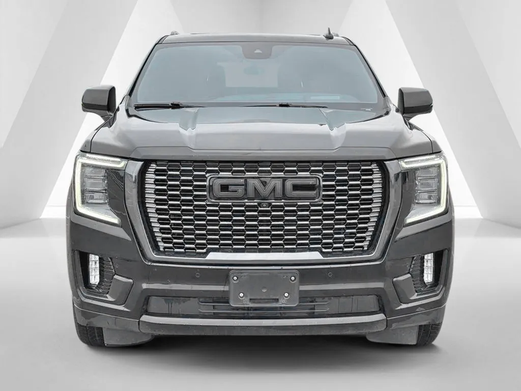 GMC Yukon photo 2