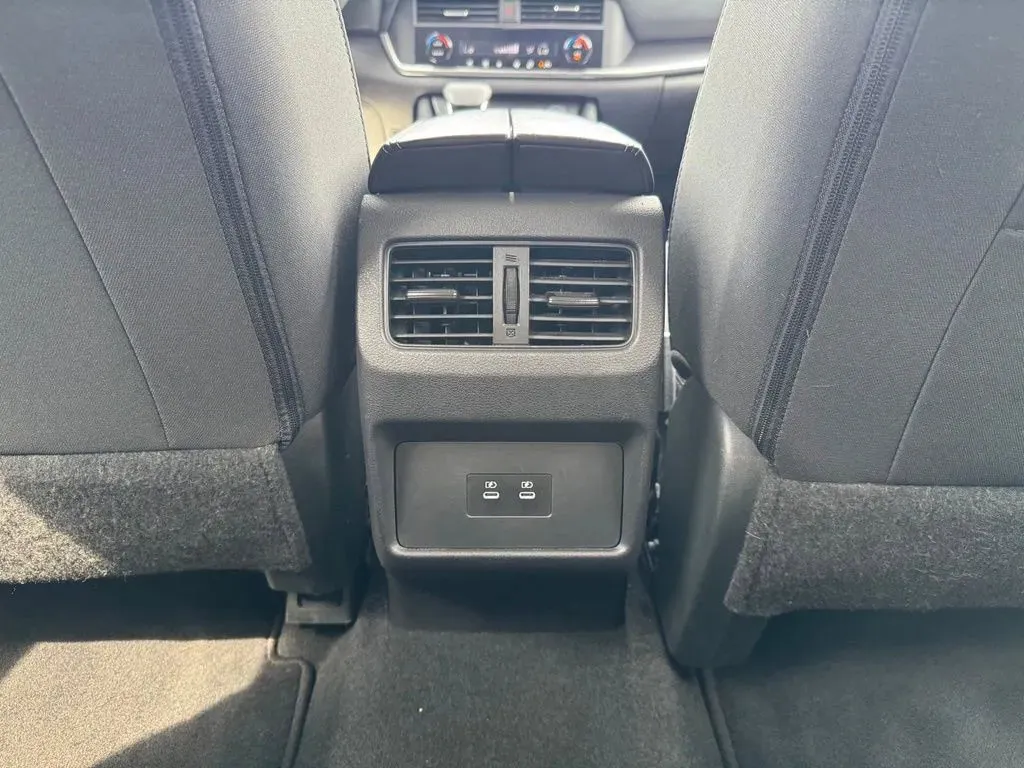 Nissan Rogue photo 19