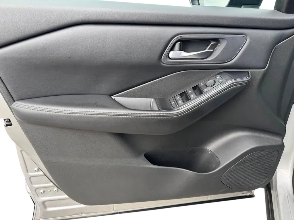 Nissan Rogue photo 11