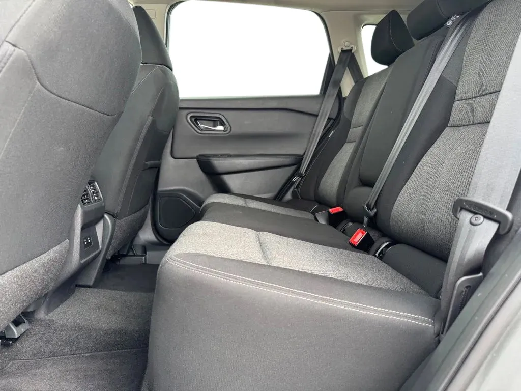 Nissan Rogue photo 17