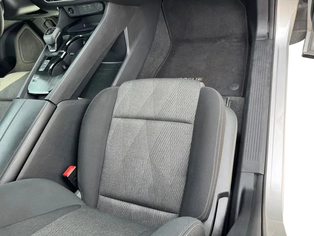 Nissan Rogue photo 14