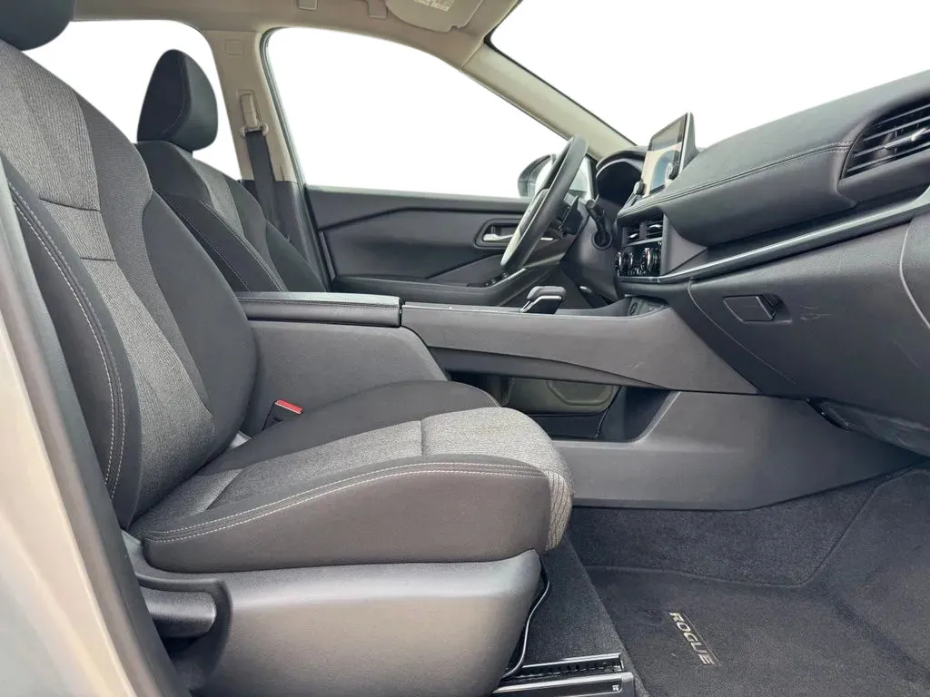 Nissan Rogue photo 13