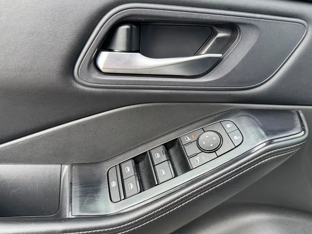 Nissan Rogue photo 12