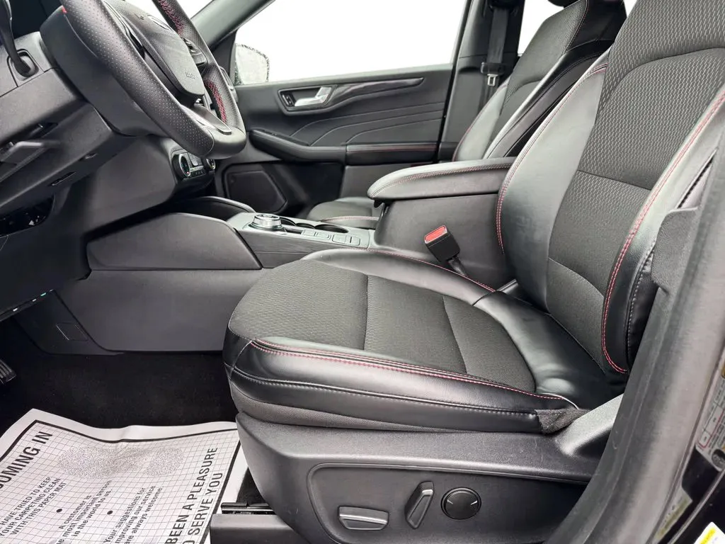 Ford Escape photo 9
