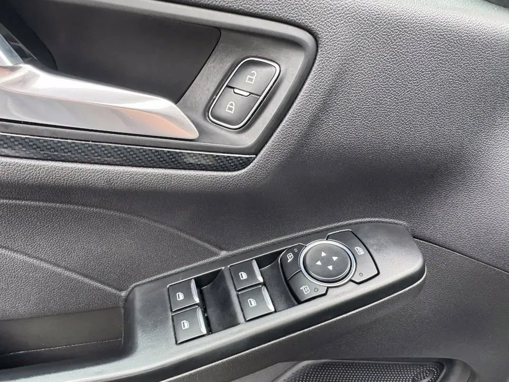 Ford Escape photo 12