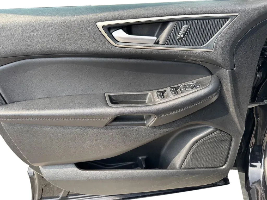 Ford Edge photo 11