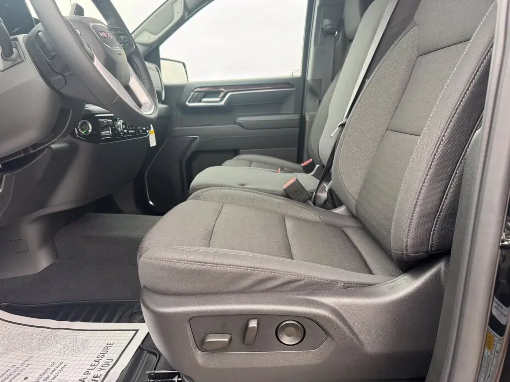 GMC Sierra photo 10