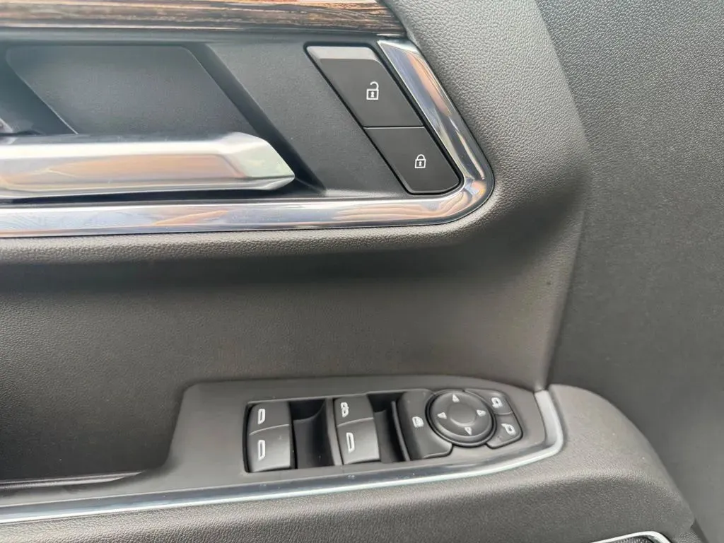 GMC Sierra photo 12