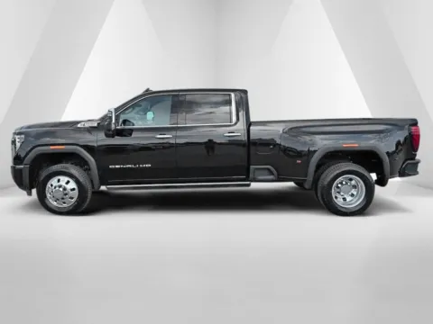 More photos of 2024 GMC Sierra 3500 HD Denali at Braden Cadillac GMC, OH