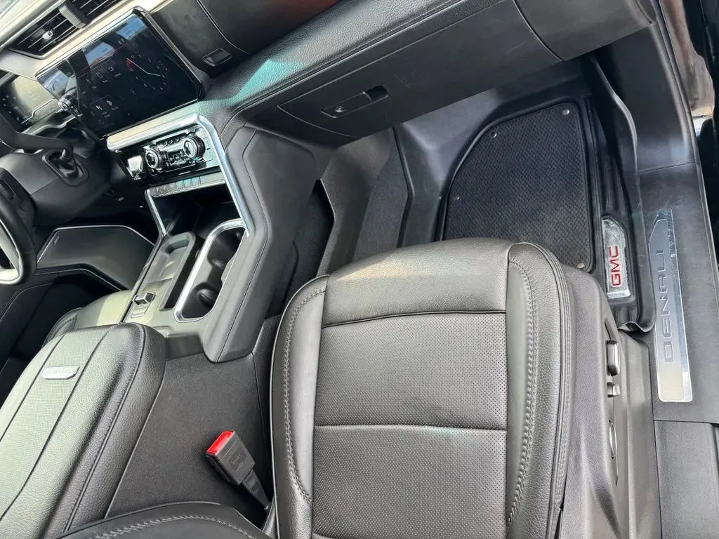 GMC Sierra photo 15