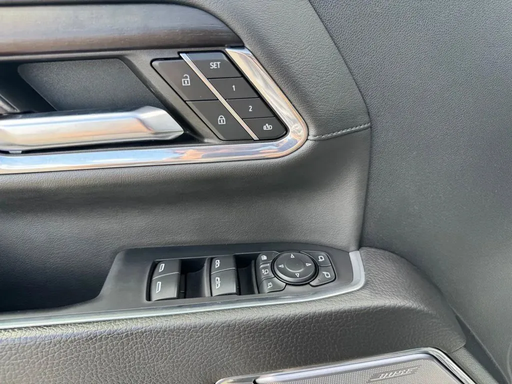 GMC Sierra photo 13