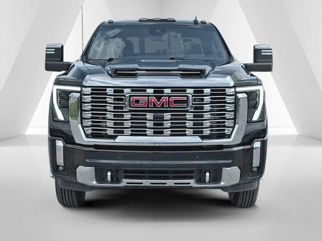 GMC Sierra photo 2
