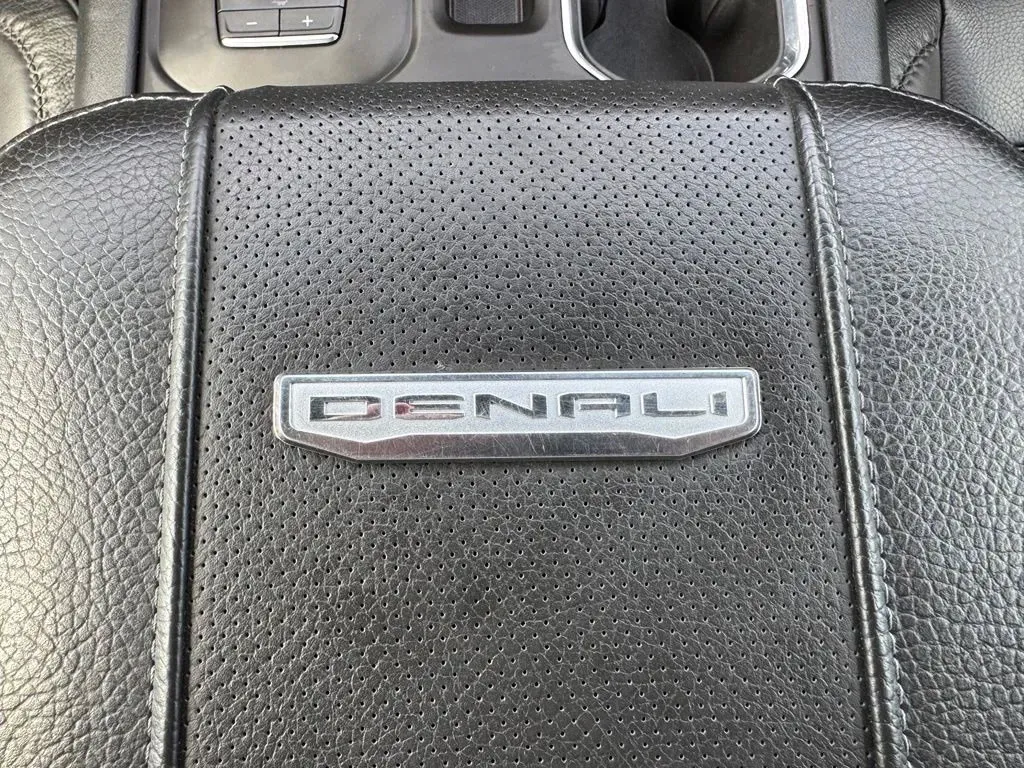 GMC Sierra photo 32
