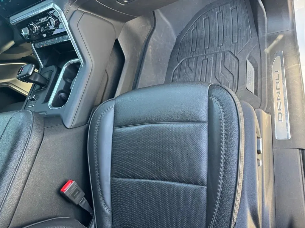 GMC Sierra photo 15
