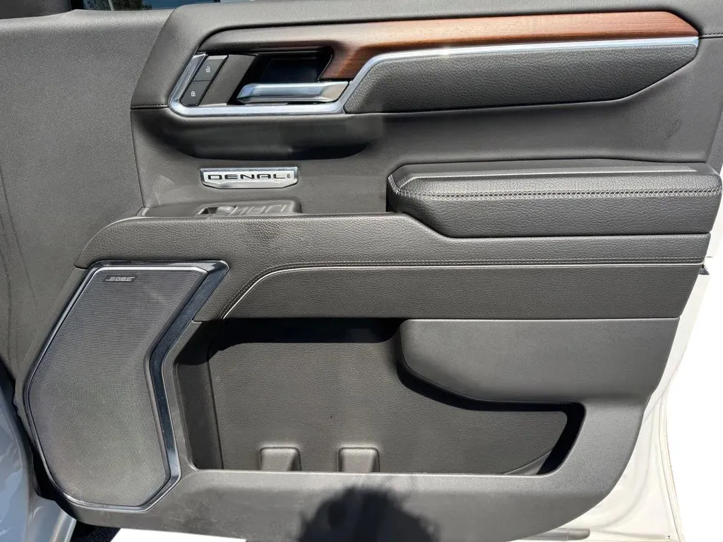 GMC Sierra photo 16