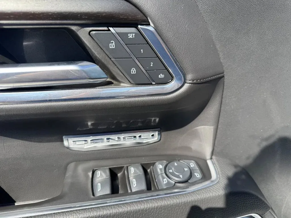 GMC Sierra photo 13