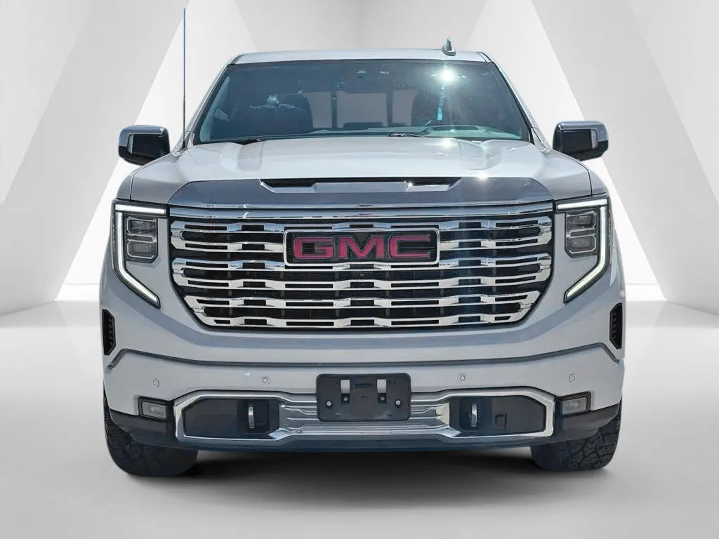 GMC Sierra photo 2