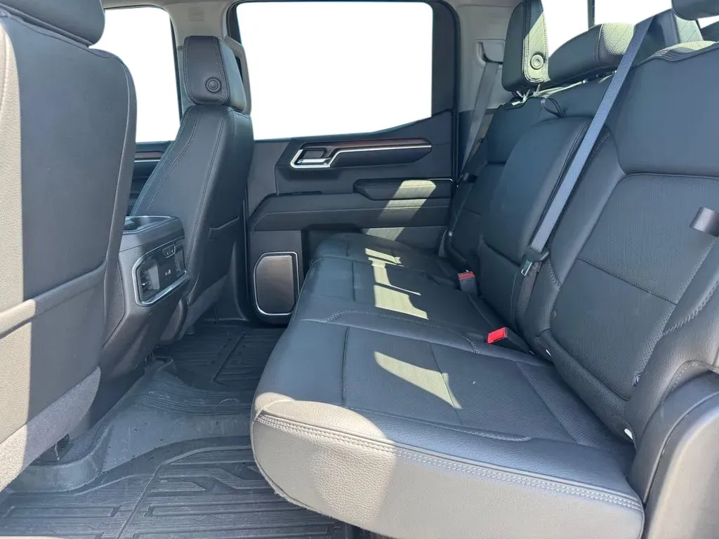 GMC Sierra photo 18