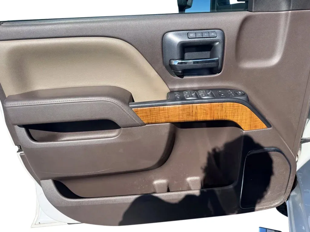 GMC Sierra photo 11