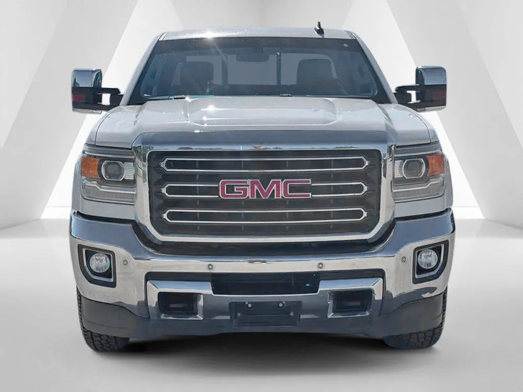 GMC Sierra photo 2
