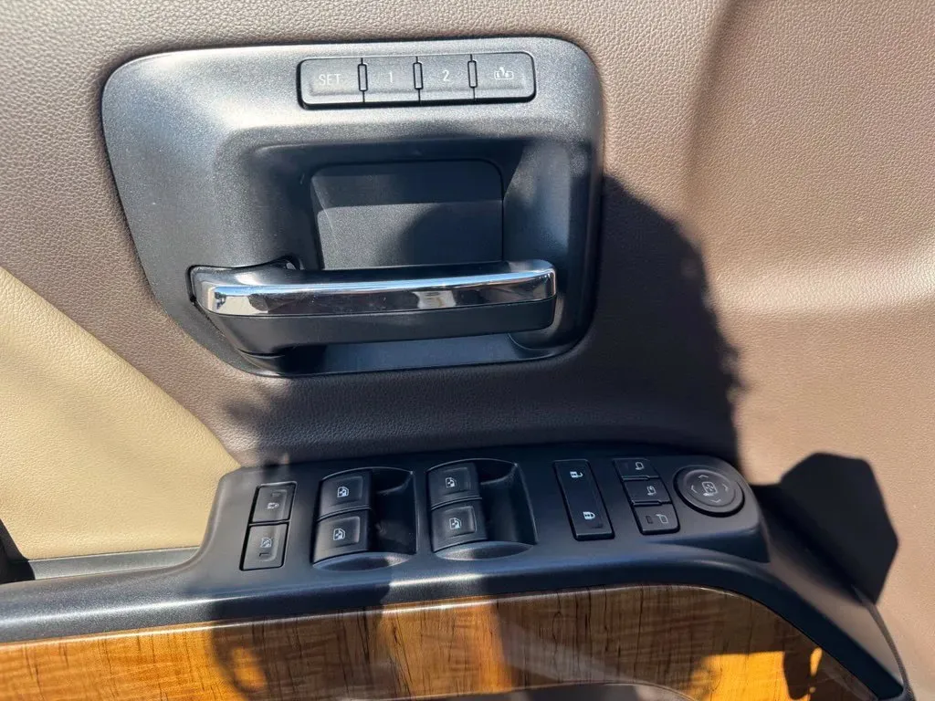 GMC Sierra photo 12