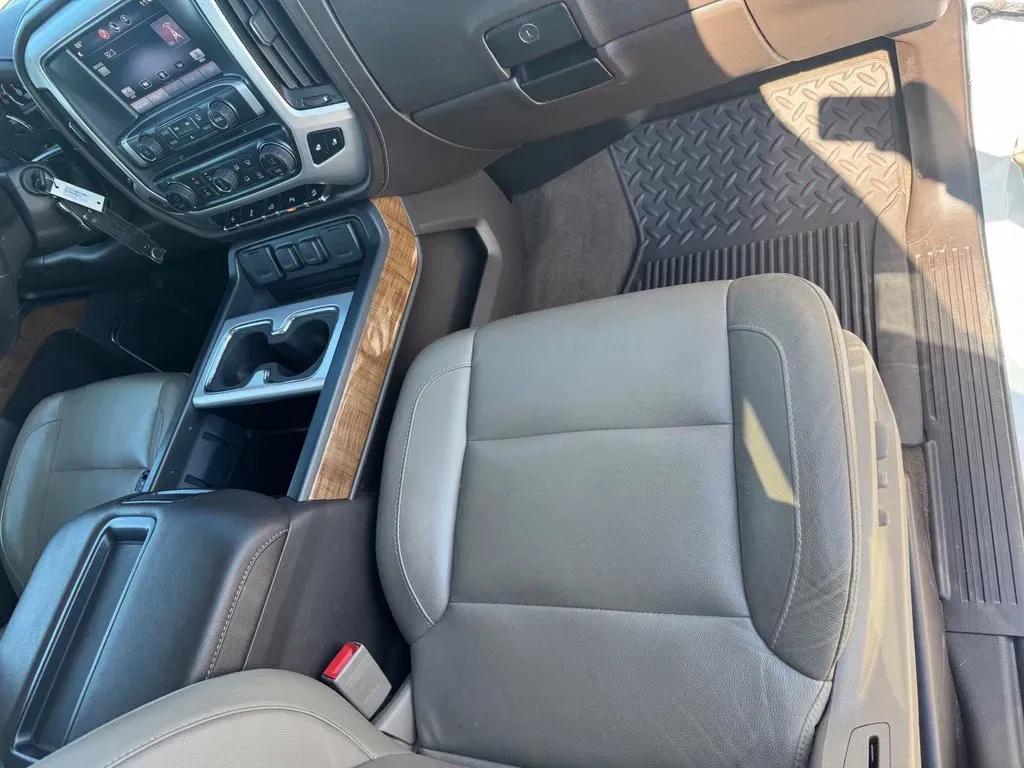 GMC Sierra photo 14