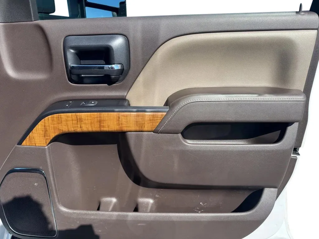 GMC Sierra photo 15