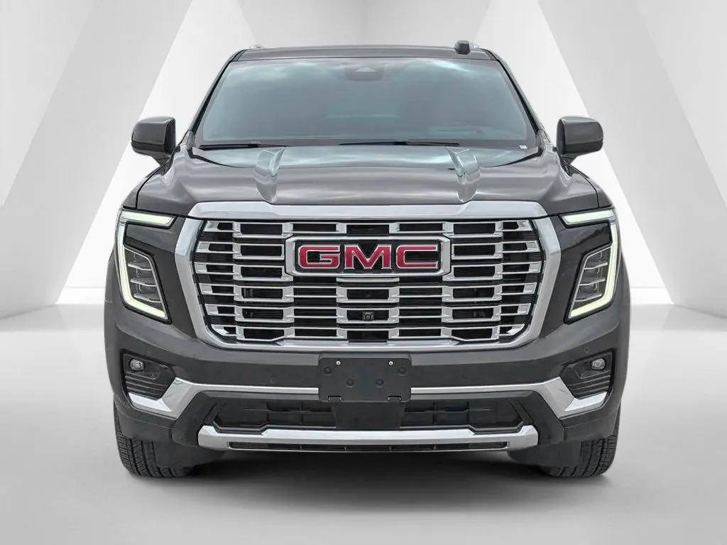 GMC Yukon XL photo 2