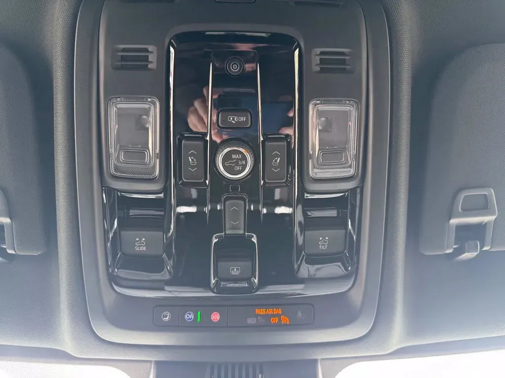 GMC Yukon XL photo 32