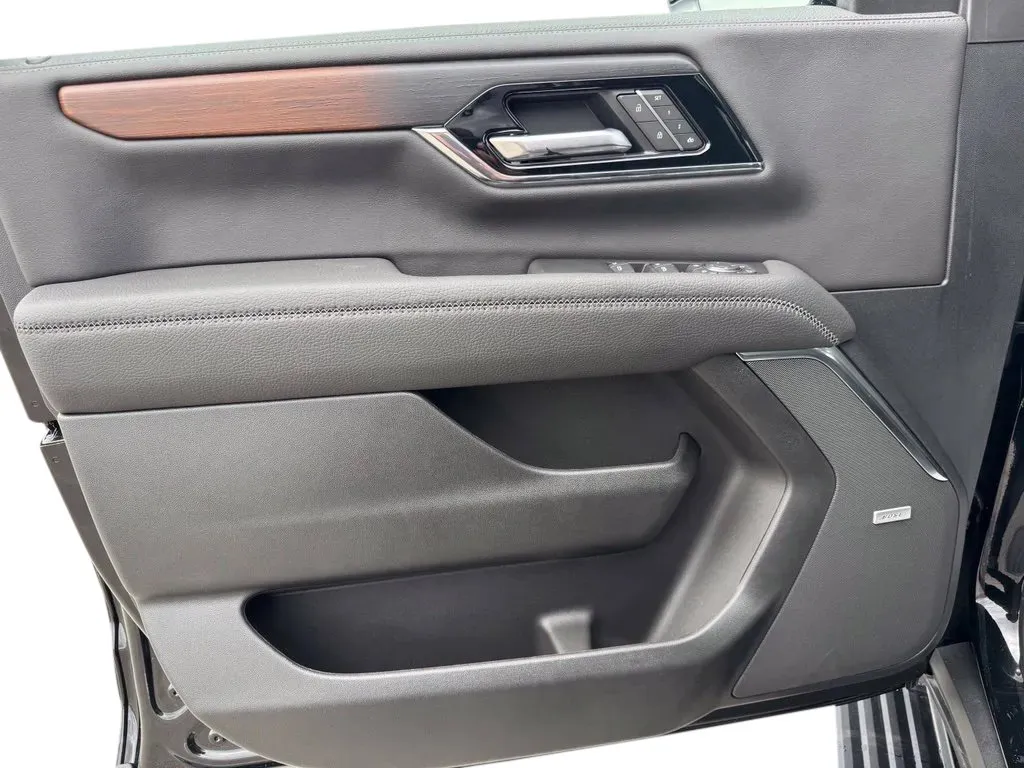 GMC Yukon photo 12