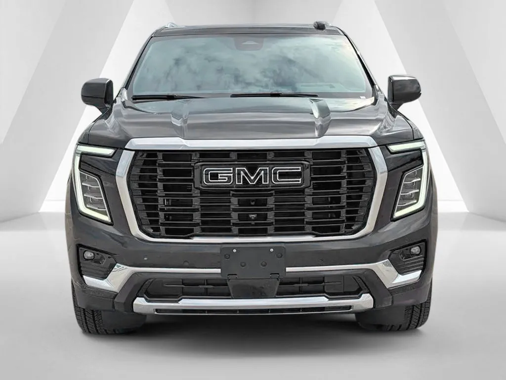 GMC Yukon photo 2