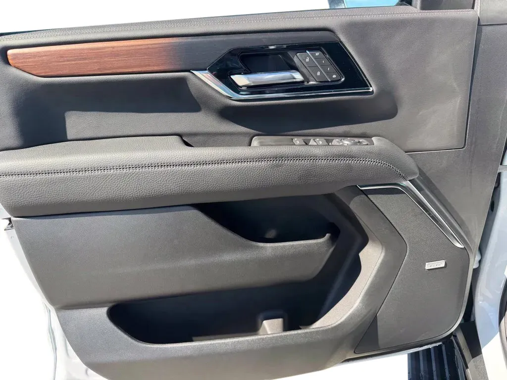GMC Yukon photo 12