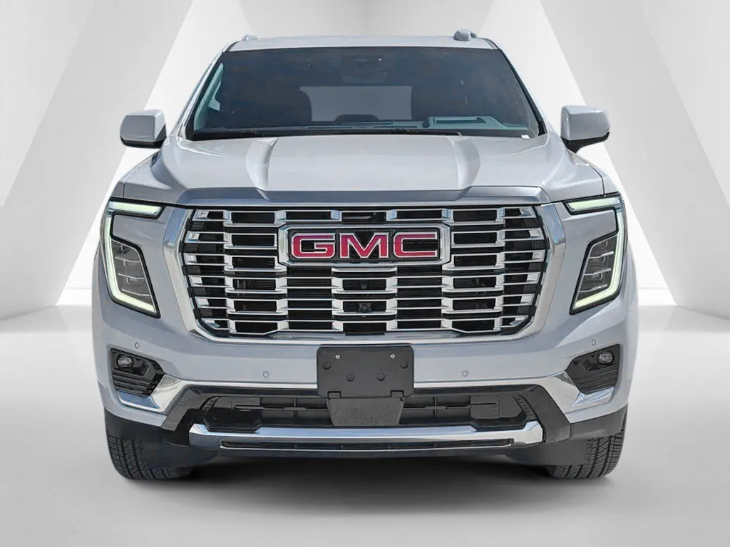 GMC Yukon photo 2