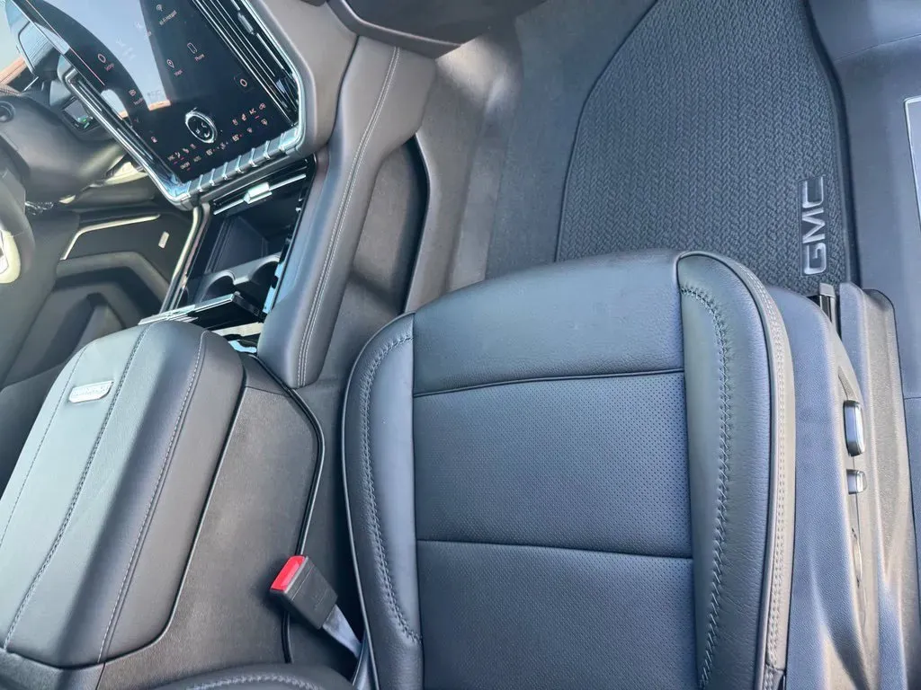 GMC Yukon photo 14