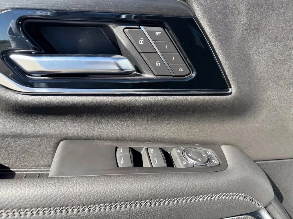 GMC Yukon XL photo 13